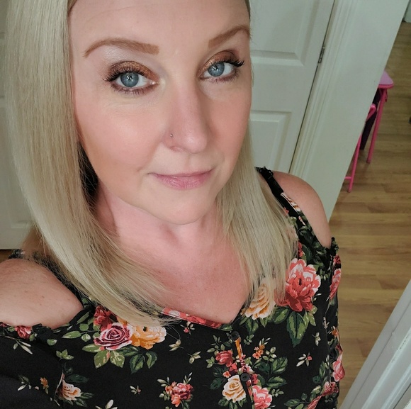 Meet your Posher, Nicole - Picture 5 of 5